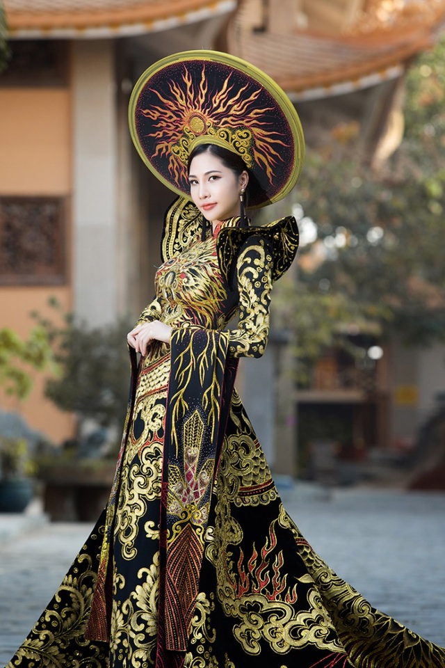 Á hậu Lục Bảo Quyên đẹp kiêu sa trong áo dài 'Hoàng bào' của NTK Tuấn Hải | Báo Dân trí Á Hậu Lục Bảo Quyên Đẹp Kiêu Sa Trong Áo Dài 'Hoàng Bào' Của Ntk Tuấn Hải | Báo Dân Trí