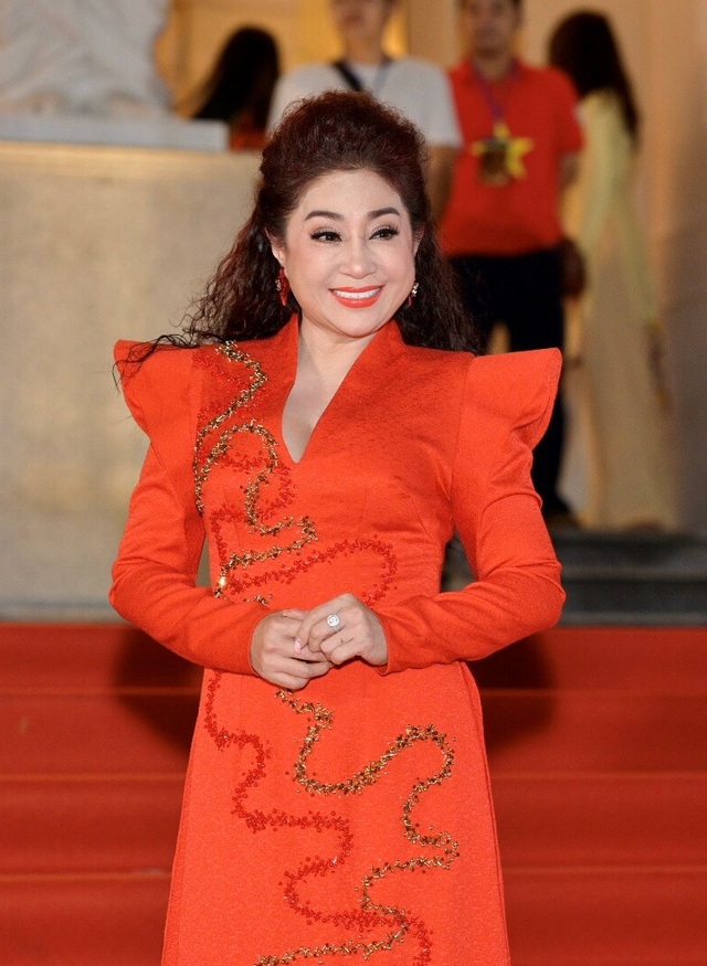 Chi Bảo sánh đôi cùng bạn gái Thùy Chang trên thảm đỏ sau ồn ào vợ mới - vợ cũ - 8 Chi Bảo sánh đôi cùng bạn gái Thùy Chang trên thảm đỏ sau ồn ào vợ mới - vợ cũ - 8