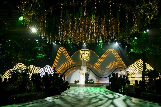 Top 3 đám cưới hào nhoáng nhất showbiz Việt năm 2019 - 3 Top 3 đám cưới hào nhoáng nhất showbiz Việt năm 2019 - 3