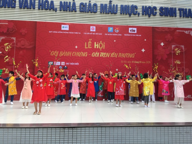 Hoa hậu Tiểu Vy cùng học sinh Hà Nội gói bánh chưng tặng trẻ em vùng cao - 5 Hoa hậu Tiểu Vy cùng học sinh Hà Nội gói bánh chưng tặng trẻ em vùng cao - 5