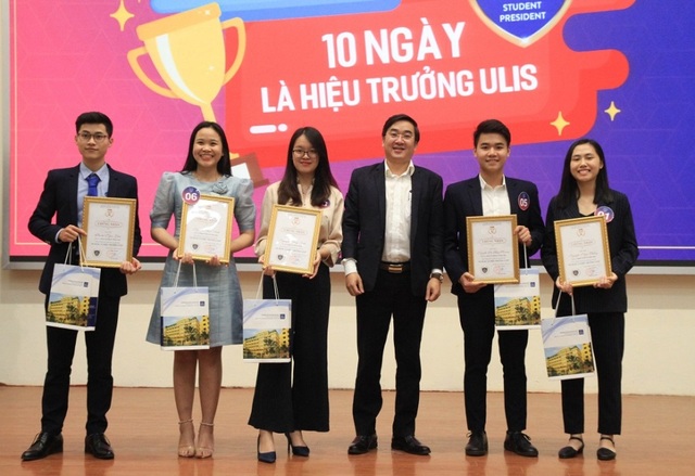 Sinh viên ĐH Ngoại ngữ tranh tài để làm... hiệu trưởng - 2