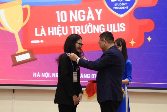 Sinh viên ĐH Ngoại ngữ tranh tài để làm... hiệu trưởng - 3