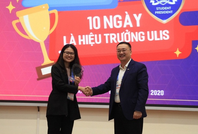 Sinh viên ĐH Ngoại ngữ tranh tài để làm... hiệu trưởng - 4