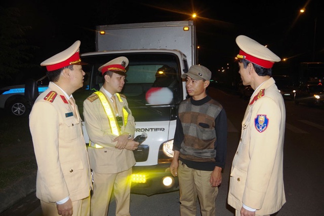 Hà Nam: Xử lý 27 tài xế vi phạm nồng độ cồn, thu 220 triệu đồng - 2 Hà Nam: Xử lý 27 tài xế vi phạm nồng độ cồn, thu 220 triệu đồng - 2
