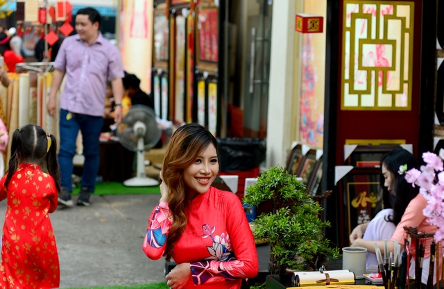 Bà đồ trên phố Sài Gòn.jpg Bà đồ trên phố Sài Gòn.jpg