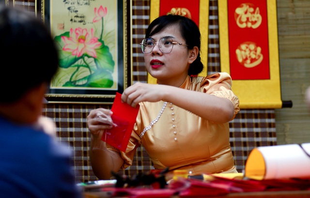 Bà đồ trên phố Sài Gòn.jpg Bà đồ trên phố Sài Gòn.jpg