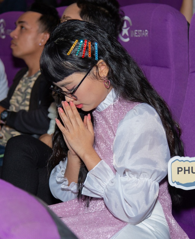 Phương Mỹ Chi buồn khi bị bạn bè chê hát nhạc quê hương “cũ và sến” - 1 Phương Mỹ Chi buồn khi bị bạn bè chê hát nhạc quê hương “cũ và sến” - 1