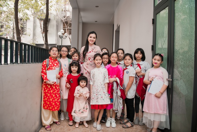 Tiểu Vy, Thuý An, Thuý Vi giản dị gói bánh chưng tặng trẻ em nghèo - 11 Tiểu Vy, Thuý An, Thuý Vi giản dị gói bánh chưng tặng trẻ em nghèo - 11