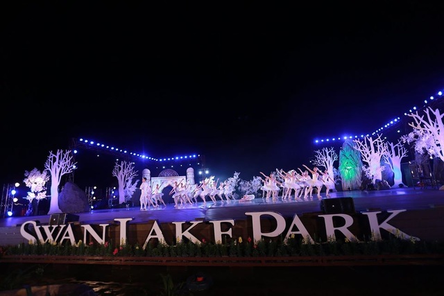 Vở múa kinh điển Hồ Thiên Nga tái xuất ấn tượng với khán giả Việt Nam giữa hồ Ecopark - 6 Vở múa kinh điển Hồ Thiên Nga tái xuất ấn tượng với khán giả Việt Nam giữa hồ Ecopark - 6