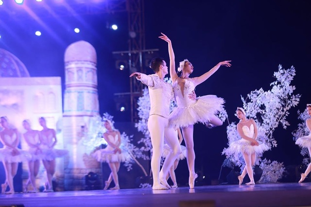 Vở múa kinh điển Hồ Thiên Nga tái xuất ấn tượng với khán giả Việt Nam giữa hồ Ecopark - 3 Vở múa kinh điển Hồ Thiên Nga tái xuất ấn tượng với khán giả Việt Nam giữa hồ Ecopark - 3
