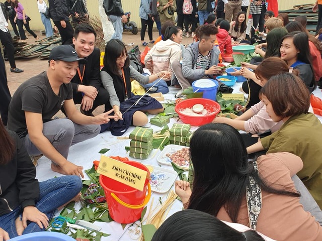 Tấm bánh nghĩa tình đặc biệt của sinh viên dành tới các hoàn cảnh khó khăn - 5 Tấm bánh nghĩa tình đặc biệt của sinh viên dành tới các hoàn cảnh khó khăn - 5