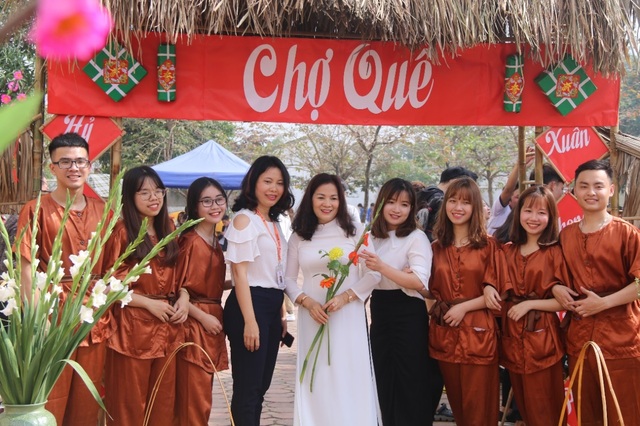 Tấm bánh nghĩa tình đặc biệt của sinh viên dành tới các hoàn cảnh khó khăn - 6 Tấm bánh nghĩa tình đặc biệt của sinh viên dành tới các hoàn cảnh khó khăn - 6