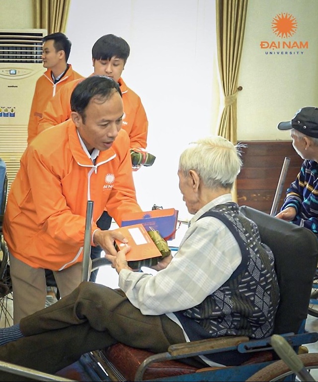 Tấm bánh nghĩa tình đặc biệt của sinh viên dành tới các hoàn cảnh khó khăn - 11 Tấm bánh nghĩa tình đặc biệt của sinh viên dành tới các hoàn cảnh khó khăn - 11