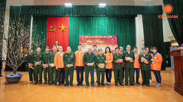 Tấm bánh nghĩa tình đặc biệt của sinh viên dành tới các hoàn cảnh khó khăn - 12 Tấm bánh nghĩa tình đặc biệt của sinh viên dành tới các hoàn cảnh khó khăn - 12