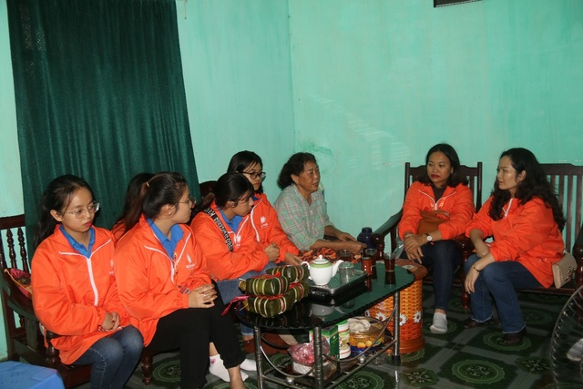 Tấm bánh nghĩa tình đặc biệt của sinh viên dành tới các hoàn cảnh khó khăn - 17 Tấm bánh nghĩa tình đặc biệt của sinh viên dành tới các hoàn cảnh khó khăn - 17