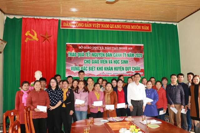 Ngành Giáo dục Nghệ An tặng quà Tết cho học sinh, giáo viên miền núi cao - 4 Ngành Giáo dục Nghệ An tặng quà Tết cho học sinh, giáo viên miền núi cao - 4