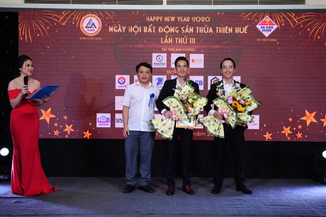 Dàn diễn viên phim “Mắt biếc” bất ngờ xuất hiện tại ngày hội bất động sản - 6 Dàn diễn viên phim “Mắt biếc” bất ngờ xuất hiện tại ngày hội bất động sản - 6