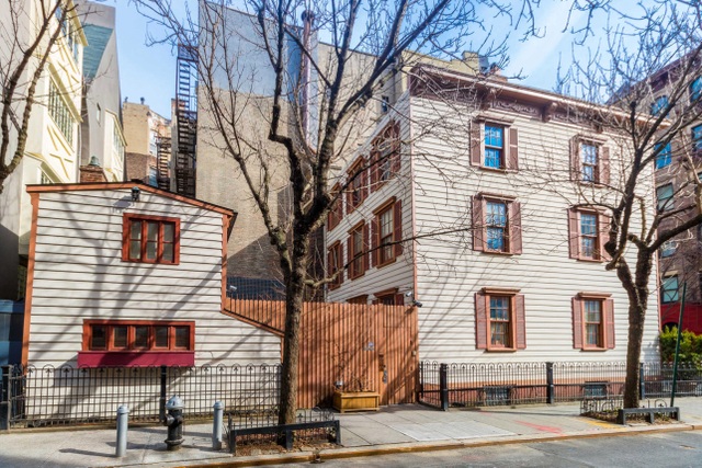 Cận cảnh ngôi nhà gỗ hàng trăm năm tuổi ở New York giá 300 tỷ, đẹp hiếm có - 4 Cận cảnh ngôi nhà gỗ hàng trăm năm tuổi ở New York giá 300 tỷ, đẹp hiếm có - 4