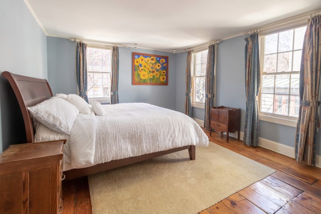 Cận cảnh ngôi nhà gỗ hàng trăm năm tuổi ở New York giá 300 tỷ, đẹp hiếm có - 6 Cận cảnh ngôi nhà gỗ hàng trăm năm tuổi ở New York giá 300 tỷ, đẹp hiếm có - 6