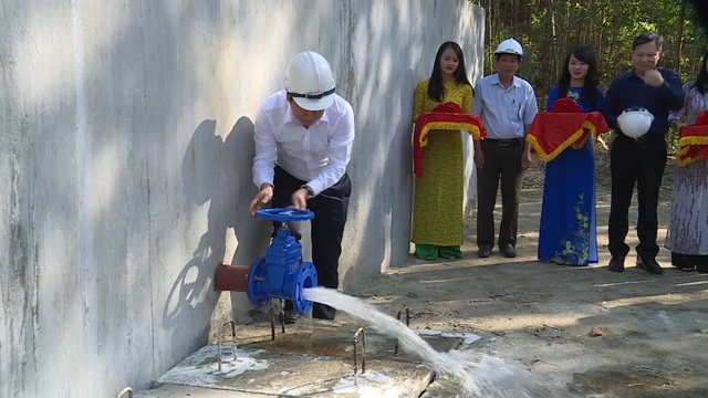 Hơn 1.000 hộ dân thoát cảnh “khát” nước sạch trước thềm Tết Nguyên đán - 3 Hơn 1.000 hộ dân thoát cảnh “khát” nước sạch trước thềm Tết Nguyên đán - 3