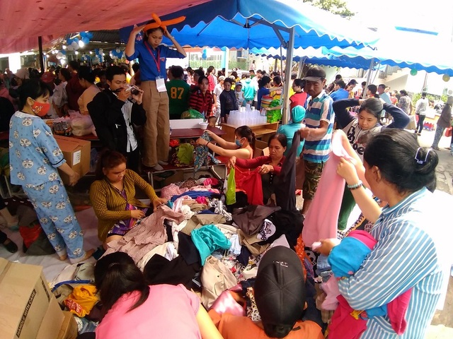 Phiên chợ 0 đồng ấm lòng bệnh nhân ngày cận Tết - 4 Phiên chợ 0 đồng ấm lòng bệnh nhân ngày cận Tết - 4