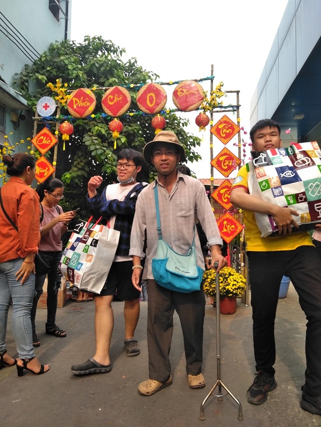 Phiên chợ 0 đồng ấm lòng bệnh nhân ngày cận Tết - 7 Phiên chợ 0 đồng ấm lòng bệnh nhân ngày cận Tết - 7