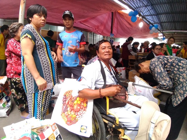 Phiên chợ 0 đồng ấm lòng bệnh nhân ngày cận Tết - 1 Phiên chợ 0 đồng ấm lòng bệnh nhân ngày cận Tết - 1