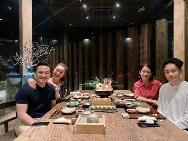 Bạn gái mới gợi cảm kém hàng chục tuổi của các sao nam sau khi ly hôn - 3 Bạn gái mới gợi cảm kém hàng chục tuổi của các sao nam sau khi ly hôn - 3