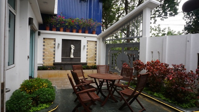 Chiêm ngưỡng ngôi biệt thự có đến 4 khu vườn xanh mát giữa lòng Hà Nội - 3 Chiêm ngưỡng ngôi biệt thự có đến 4 khu vườn xanh mát giữa lòng Hà Nội - 3