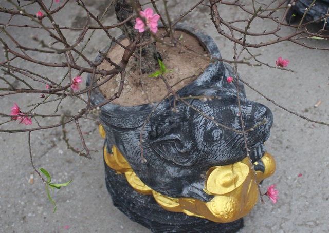Độc đáo chuột vàng cõng hoa đào mừng xuân Canh Tý - 3 Độc đáo chuột vàng cõng hoa đào mừng xuân Canh Tý - 3