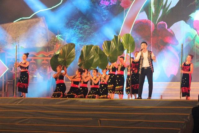 Ấn tượng đêm hội sắc Xuân miền Tây xứ Nghệ năm 2020 - 7 Ấn tượng đêm hội sắc Xuân miền Tây xứ Nghệ năm 2020 - 7