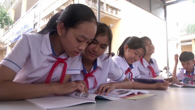 Tủ sách nâng bước em tới trường của người lính Biên phòng - 1 Tủ sách nâng bước em tới trường của người lính Biên phòng - 1