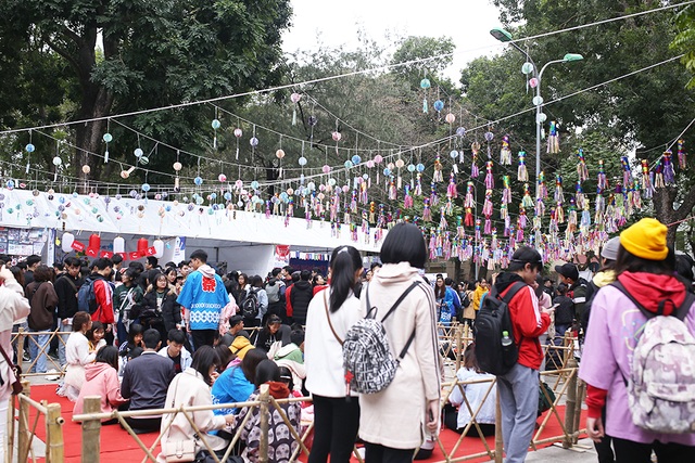 Bạn trẻ Việt tập làm bánh mochi, diễn cosplay tại lễ hội Nhật Bản - 1 Bạn trẻ Việt tập làm bánh mochi, diễn cosplay tại lễ hội Nhật Bản - 1