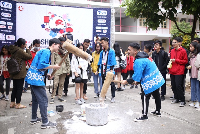 Bạn trẻ Việt tập làm bánh mochi, diễn cosplay tại lễ hội Nhật Bản - 3 Bạn trẻ Việt tập làm bánh mochi, diễn cosplay tại lễ hội Nhật Bản - 3
