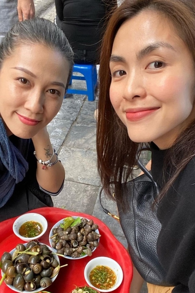 Tăng Thanh Hà, Hoa hậu H’Hen Niê “lê la” quán xá vỉa hè khi ra Hà Nội - 4 Tăng Thanh Hà, Hoa hậu H’Hen Niê “lê la” quán xá vỉa hè khi ra Hà Nội - 4