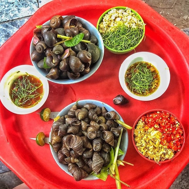 Tăng Thanh Hà, Hoa hậu H’Hen Niê “lê la” quán xá vỉa hè khi ra Hà Nội - 6 Tăng Thanh Hà, Hoa hậu H’Hen Niê “lê la” quán xá vỉa hè khi ra Hà Nội - 6