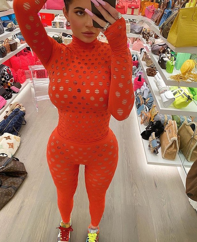 Kylie Jenner liên tục tung ảnh gợi cảm - 7 Kylie Jenner liên tục tung ảnh gợi cảm - 7