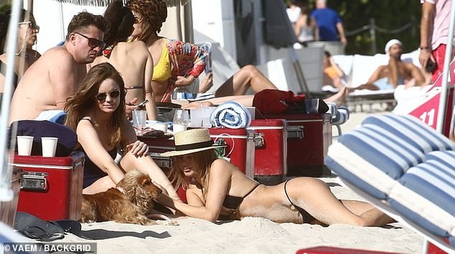 Kimberley Garner gợi cảm đi tắm biển ở Miami - 6 Kimberley Garner gợi cảm đi tắm biển ở Miami - 6