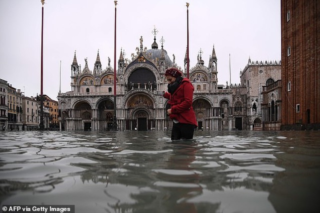 Hết ngập lụt lại đến khô hạn, “thánh đường du lịch” Venice khốn khổ vì... nước - 7 Hết ngập lụt lại đến khô hạn, “thánh đường du lịch” Venice khốn khổ vì... nước - 7