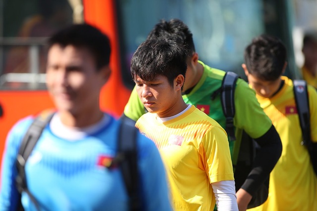 Cầu thủ U23 Việt Nam lộ vẻ mặt buồn bã trước giờ rời Buriram - 2 Cầu thủ U23 Việt Nam lộ vẻ mặt buồn bã trước giờ rời Buriram - 2