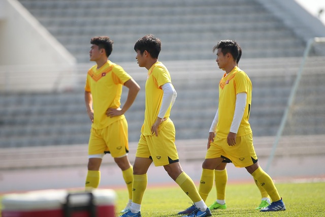Cầu thủ U23 Việt Nam lộ vẻ mặt buồn bã trước giờ rời Buriram - 4 Cầu thủ U23 Việt Nam lộ vẻ mặt buồn bã trước giờ rời Buriram - 4