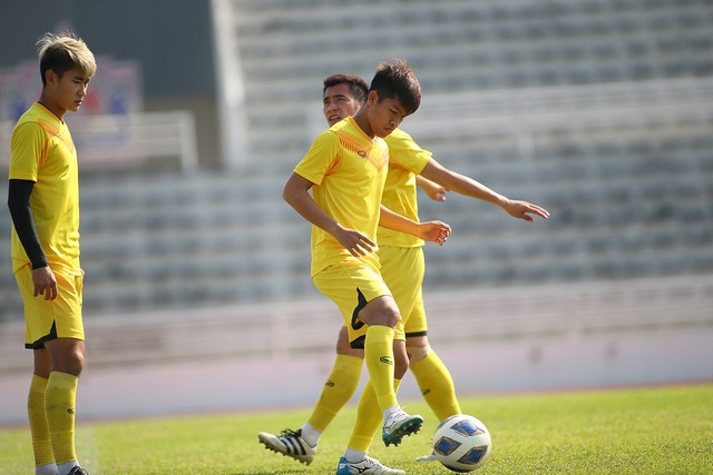 Cầu thủ U23 Việt Nam lộ vẻ mặt buồn bã trước giờ rời Buriram - 5 Cầu thủ U23 Việt Nam lộ vẻ mặt buồn bã trước giờ rời Buriram - 5