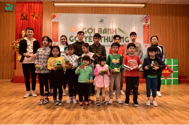 Riki Nihongo tổ chức chương trình từ thiện “Gói bánh, Gói yêu thương” - 8 Riki Nihongo tổ chức chương trình từ thiện “Gói bánh, Gói yêu thương” - 8