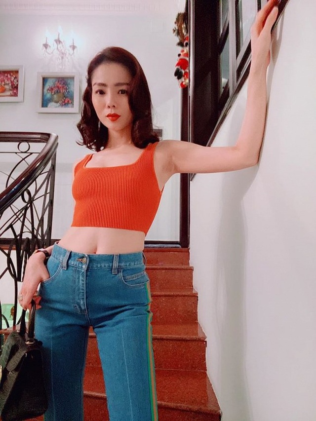 Lệ Quyên diện áo crop-top, tự tin khoe eo con kiến ở tuổi 39 - 1 Lệ Quyên diện áo crop-top, tự tin khoe eo con kiến ở tuổi 39 - 1