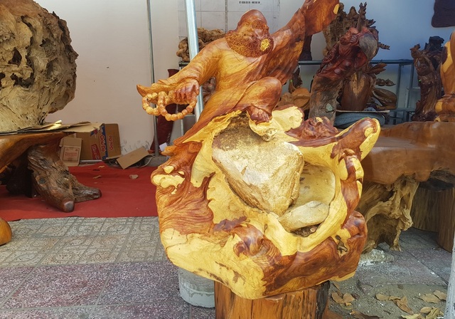 Đồ mỹ nghệ đổ bộ xuống phố phục vụ nhu cầu sắm Tết - 6 Đồ mỹ nghệ đổ bộ xuống phố phục vụ nhu cầu sắm Tết - 6