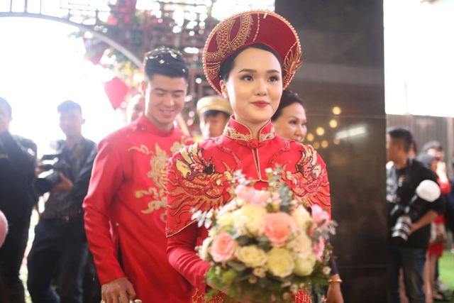 Cô dâu hot girl của Duy Mạnh rạng ngời trong sắc đỏ ngày ăn hỏi - 12 Cô dâu hot girl của Duy Mạnh rạng ngời trong sắc đỏ ngày ăn hỏi - 12