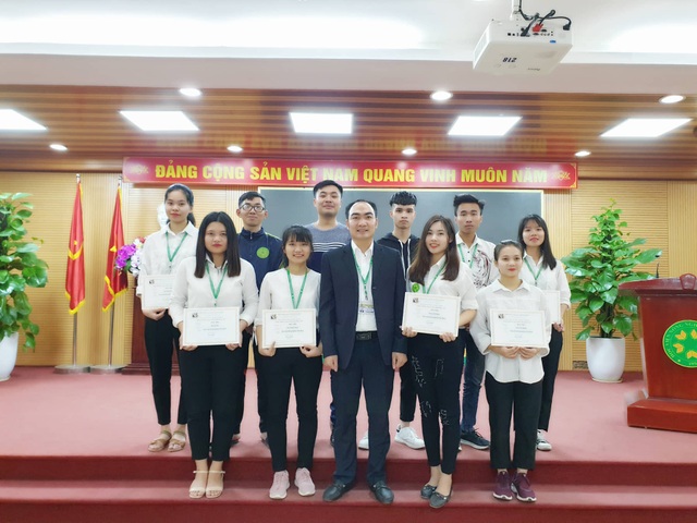 20 sinh viên tiêu biểu tiếp tục nhận học bổng Nguyễn Trường Tộ - 4 20 sinh viên tiêu biểu tiếp tục nhận học bổng Nguyễn Trường Tộ - 4