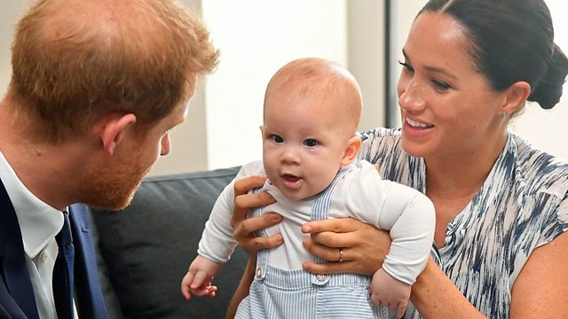 Vợ Hoàng tử Harry lần đầu xuất hiện sau “sóng gió” ở Hoàng gia Anh - 11 Vợ Hoàng tử Harry lần đầu xuất hiện sau “sóng gió” ở Hoàng gia Anh - 11