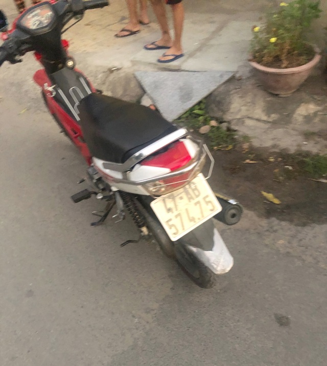 Trộm phá hàng rào lấy 4 xe máy trong đêm - 3 Trộm phá hàng rào lấy 4 xe máy trong đêm - 3