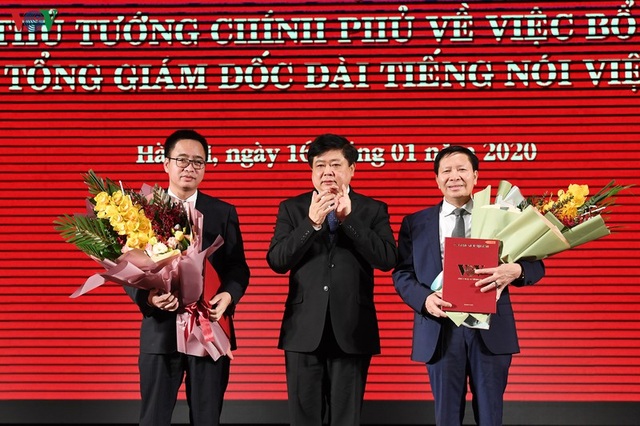 Trao quyết định của Thủ tướng bổ nhiệm 2 Phó Tổng Giám đốc VOV - 1 Trao quyết định của Thủ tướng bổ nhiệm 2 Phó Tổng Giám đốc VOV - 1